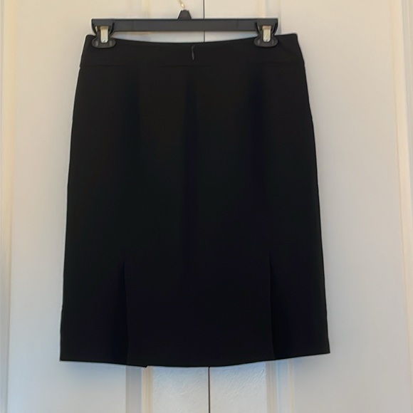 Ann Taylor black lined skirt - Size 8.  Double split detail on back. - Picture 3 of 12